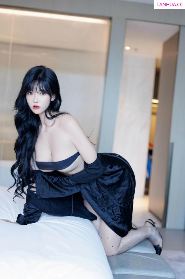 小娜比  [XiuRen]高清写真图 2024.12.10 No.9575 娜比 黑丝美腿第56张图片